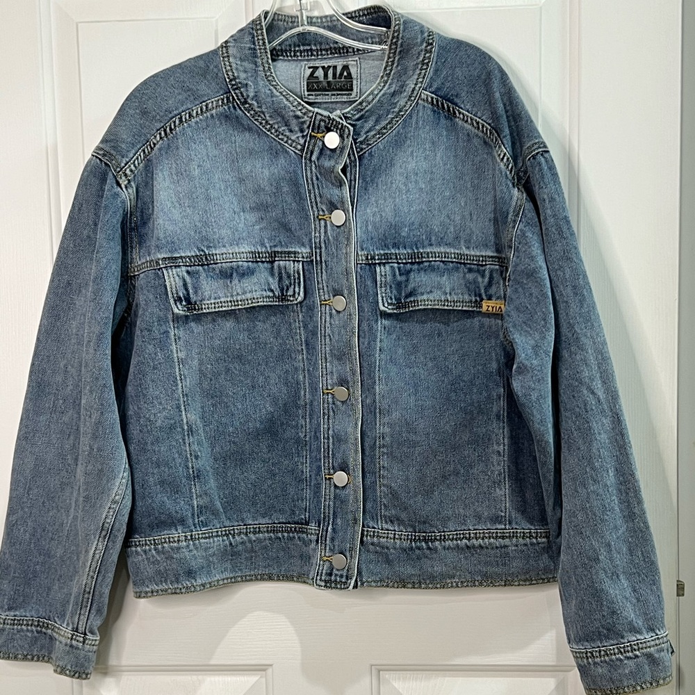 Zyia medium wash denim crossroads jacket. Size XXXL